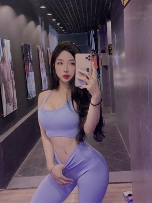 Cô nàng hot girl phòng gym